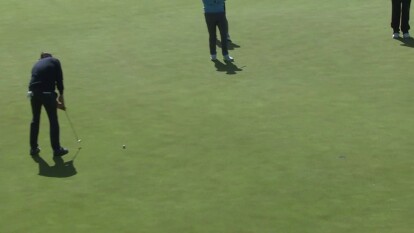 Phil Mickelson makes birdie putt on 15