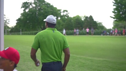 Zalatoris Clears Trees on 17 to Set Up Birdie