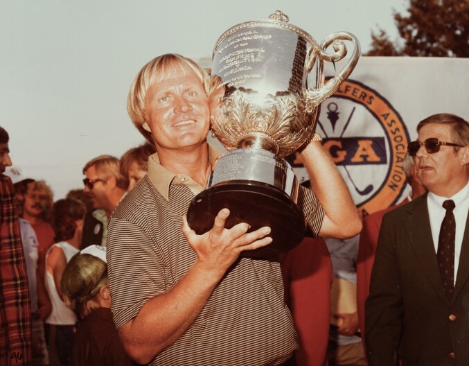  Jack Nicklaus poses with trophy at the 1980 PGA Championship