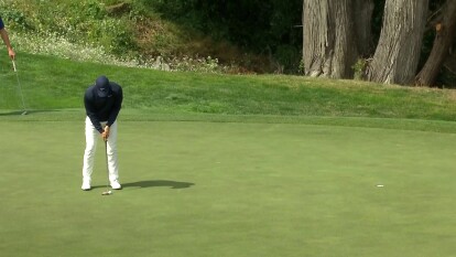 Rory McIlroy makes birdie on 18