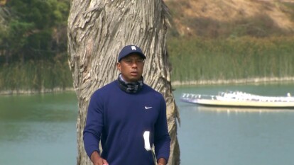 Tiger Woods: Long Par Putt at 18